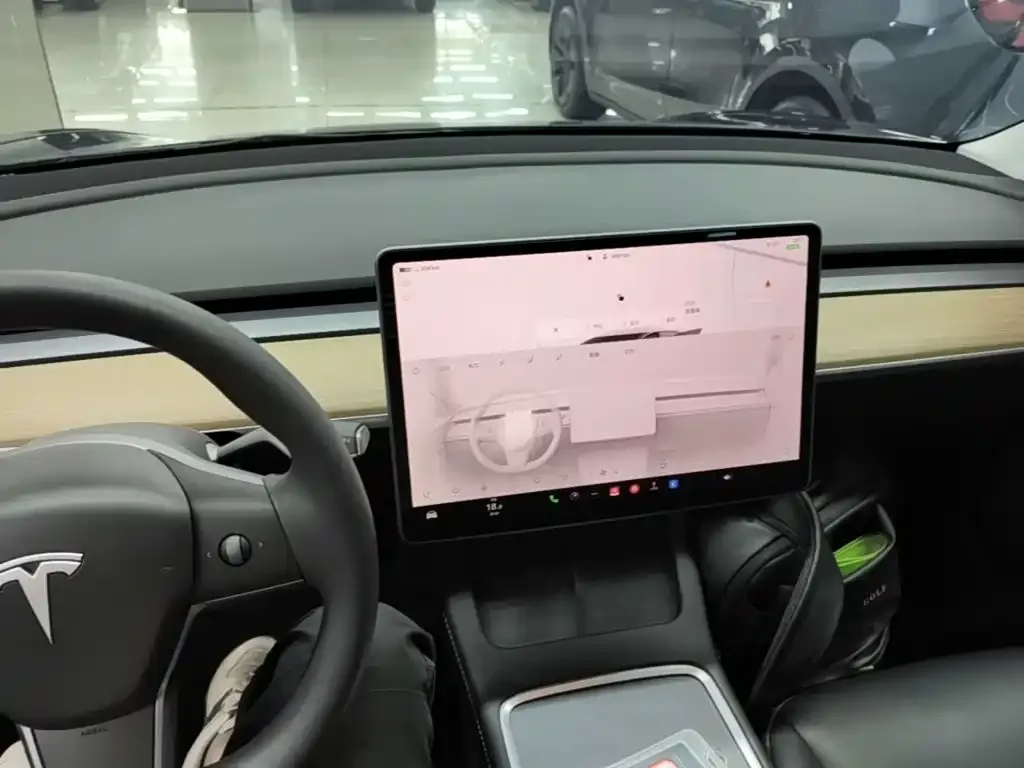 Tesla Model 3 — фото 4