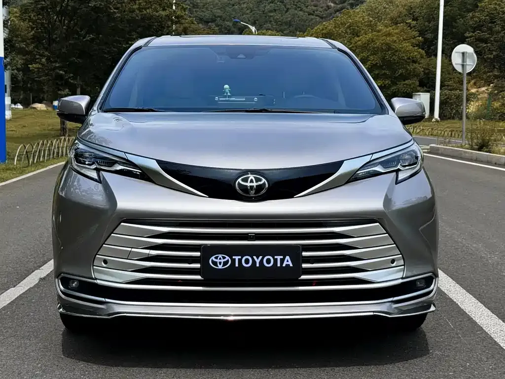 Toyota Sienna — фото 6