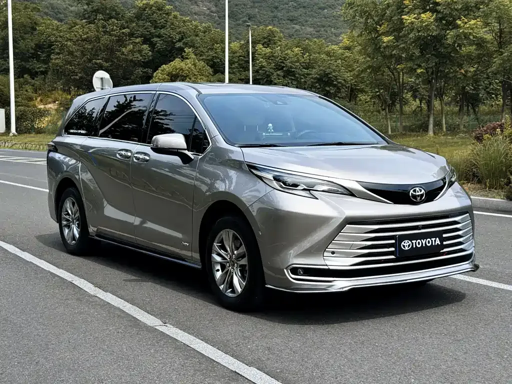 Toyota Sienna — фото 9