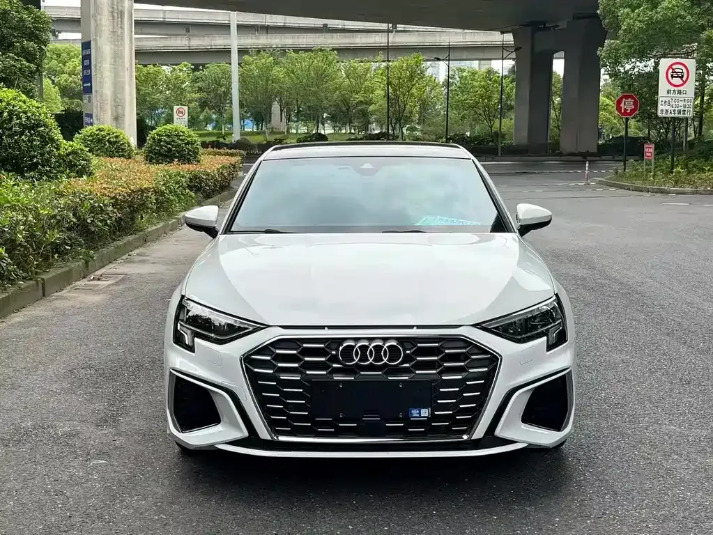 Audi A3 — фото 1