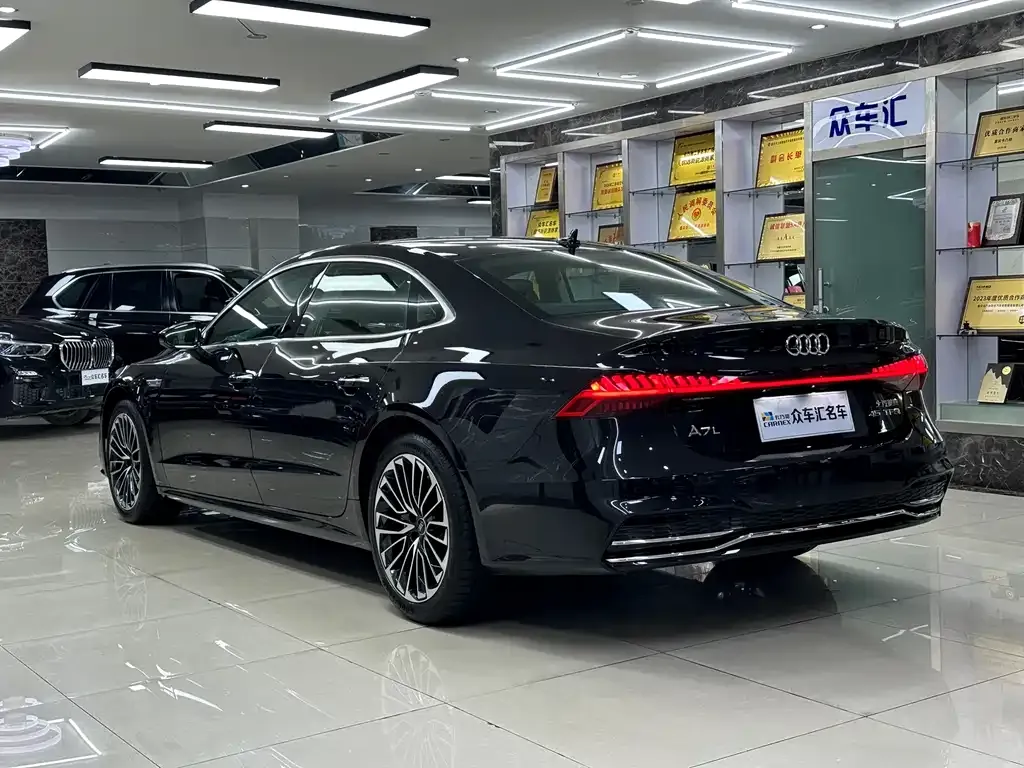 Audi A7L — фото 9