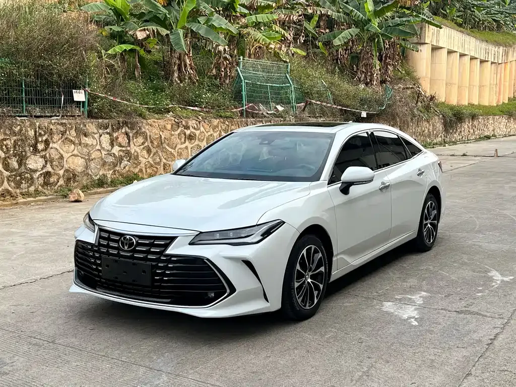 Toyota Avalon — фото 1