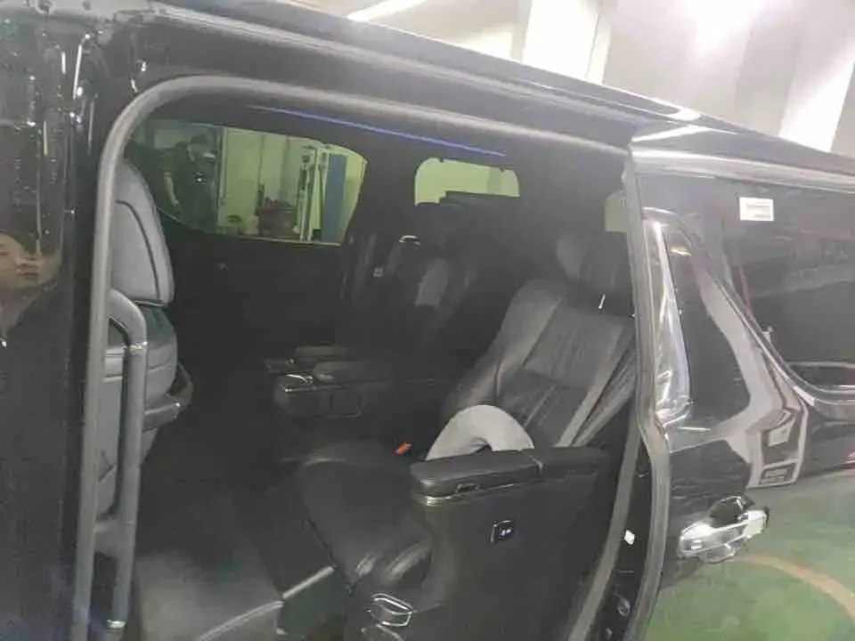 Toyota Vellfire — фото 2
