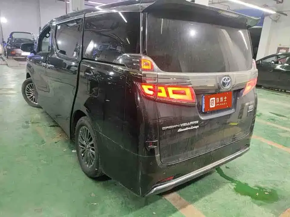 Toyota Vellfire — фото 4