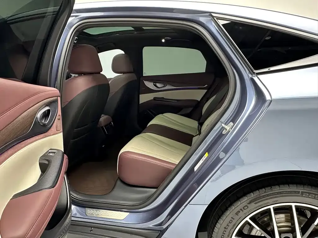 BYD Seal — фото 10