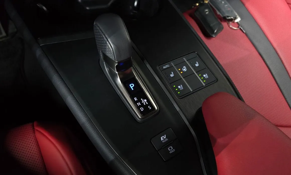 Lexus UX 2025 из KR, фото 9