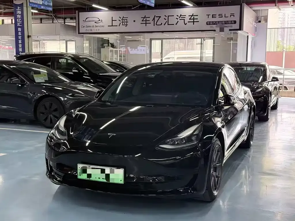 Tesla Model 3 — фото 1