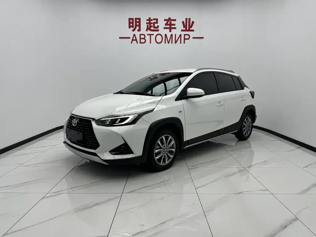 Toyota Yaris L — фото 1