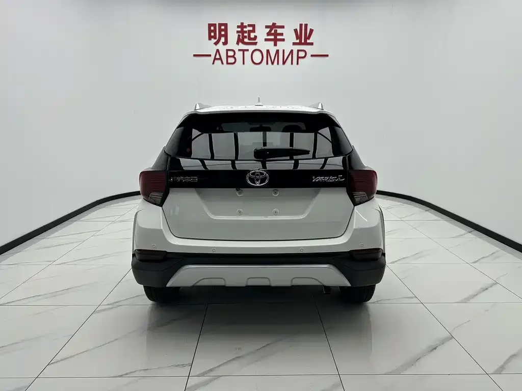 Toyota Yaris L — фото 7