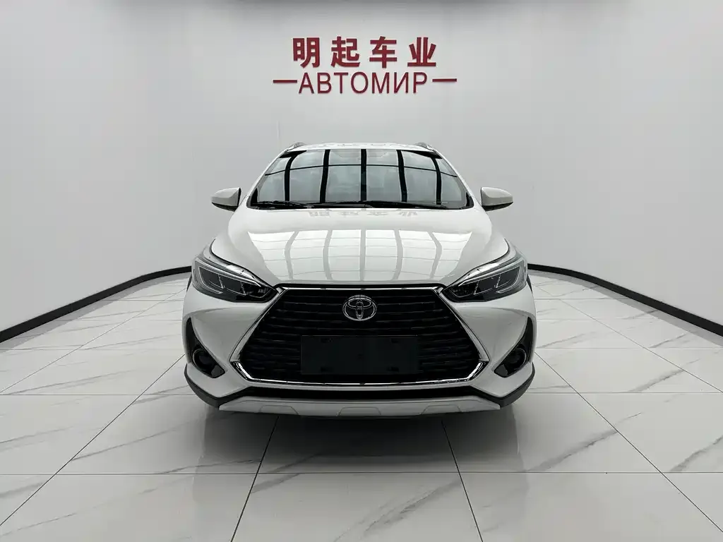 Toyota Yaris L — фото 3