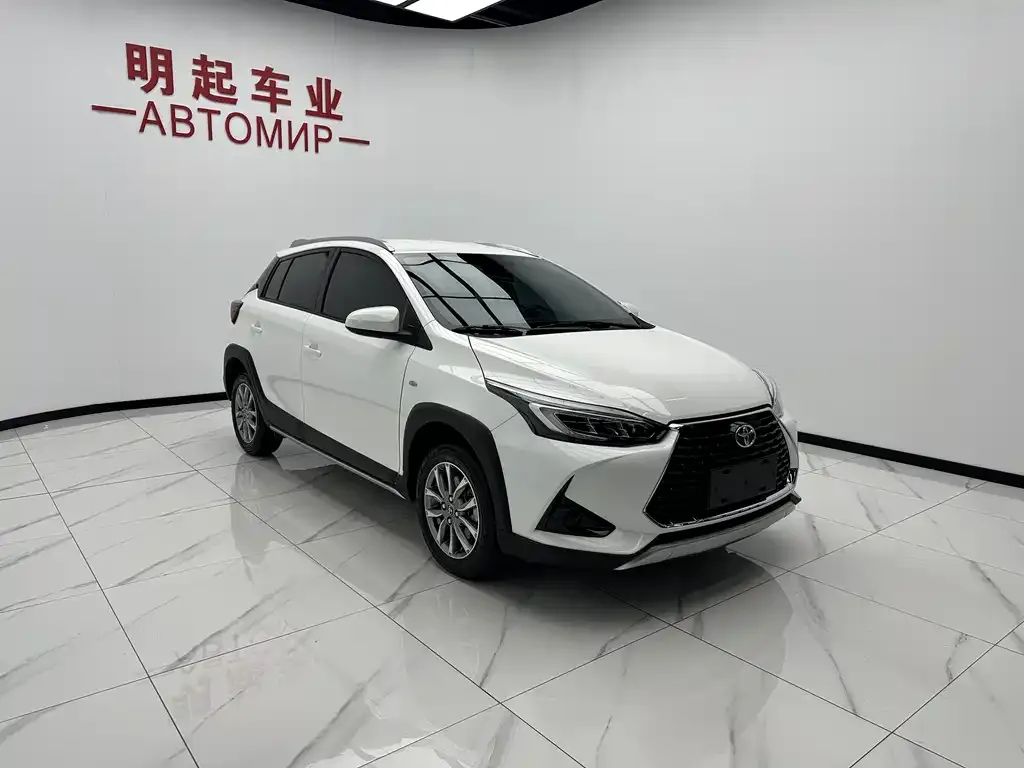 Toyota Yaris L — фото 5