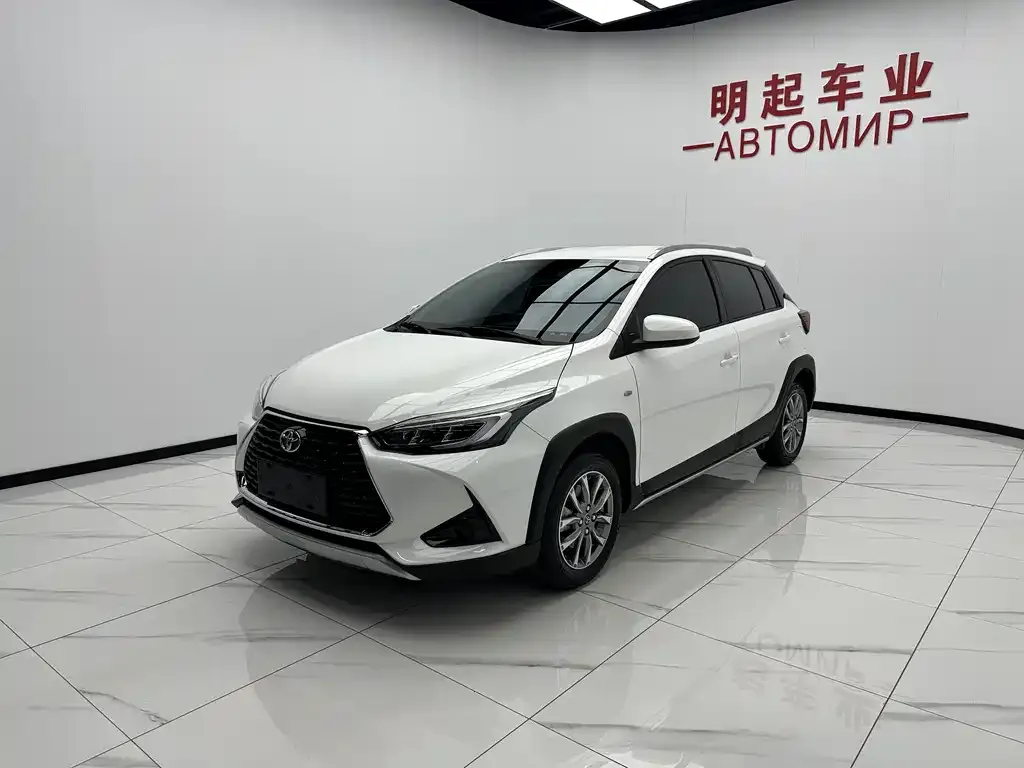 Toyota Yaris L — фото 4