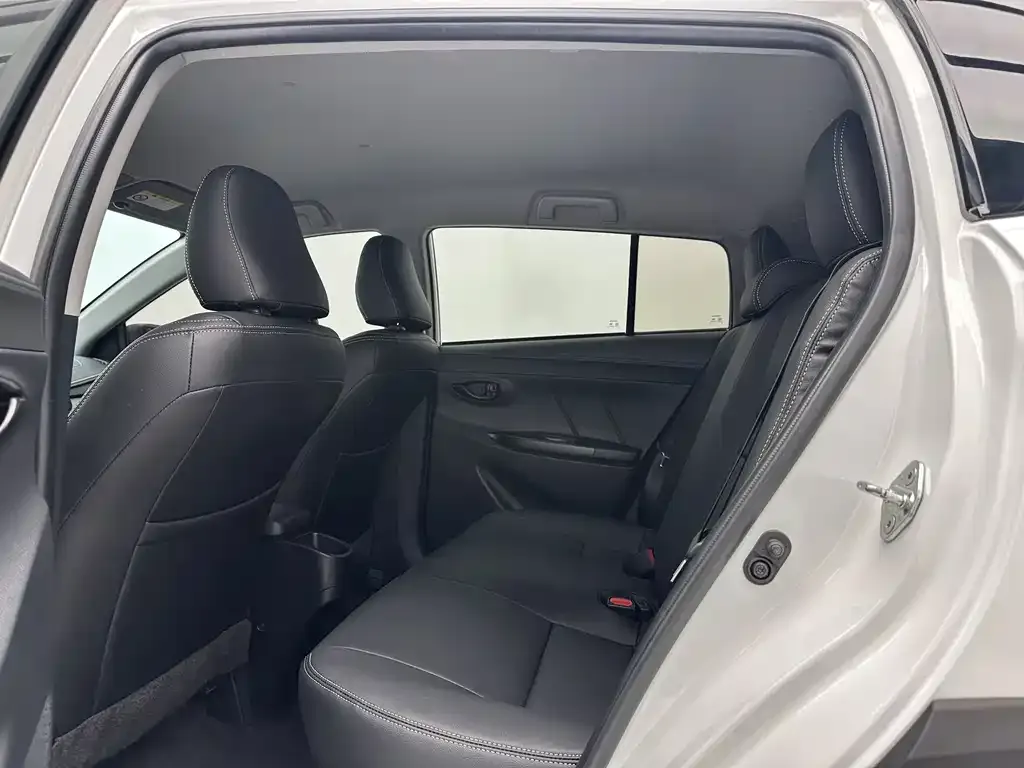 Toyota Yaris L — фото 8