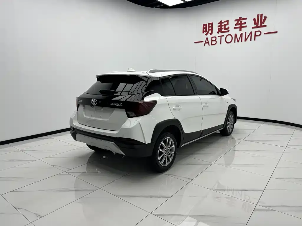 Toyota Yaris L — фото 9