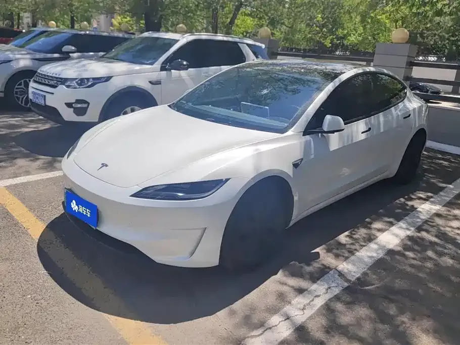 Tesla Model 3 — фото 1