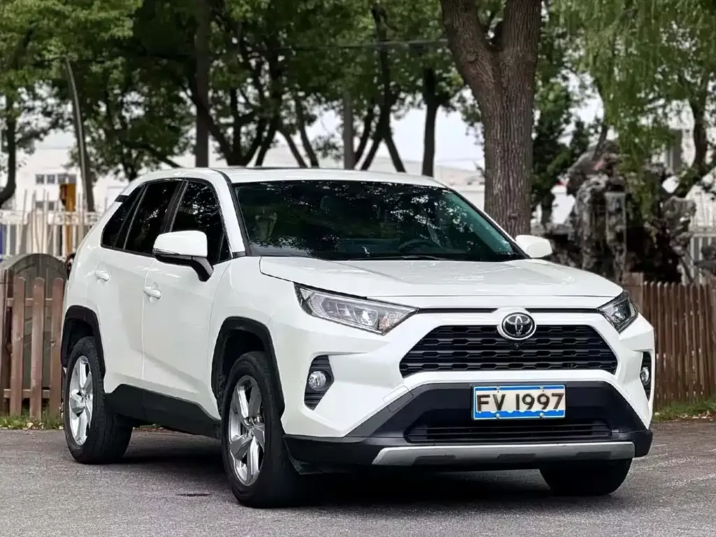 Toyota RAV4 — фото 10