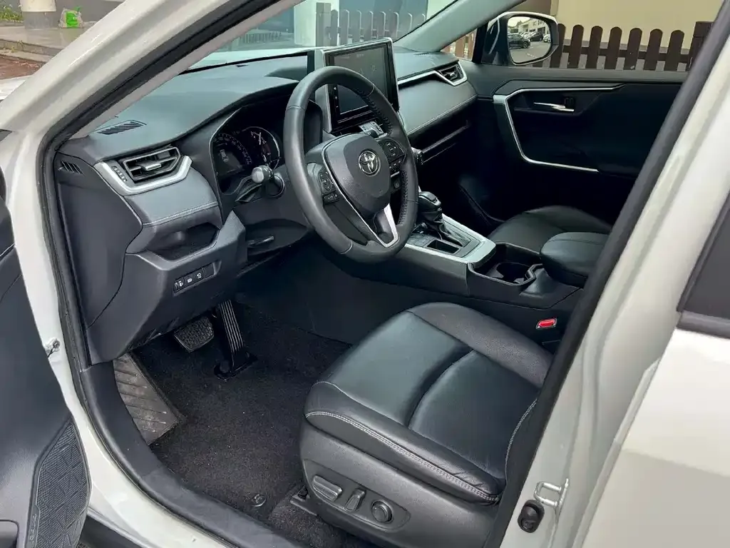 Toyota RAV4 — фото 2