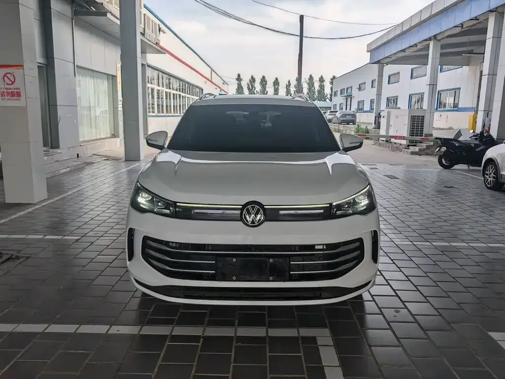Volkswagen Tiguan L — фото 5