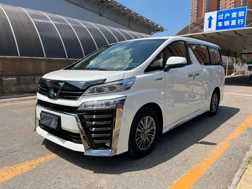 Toyota Vellfire — фото 1