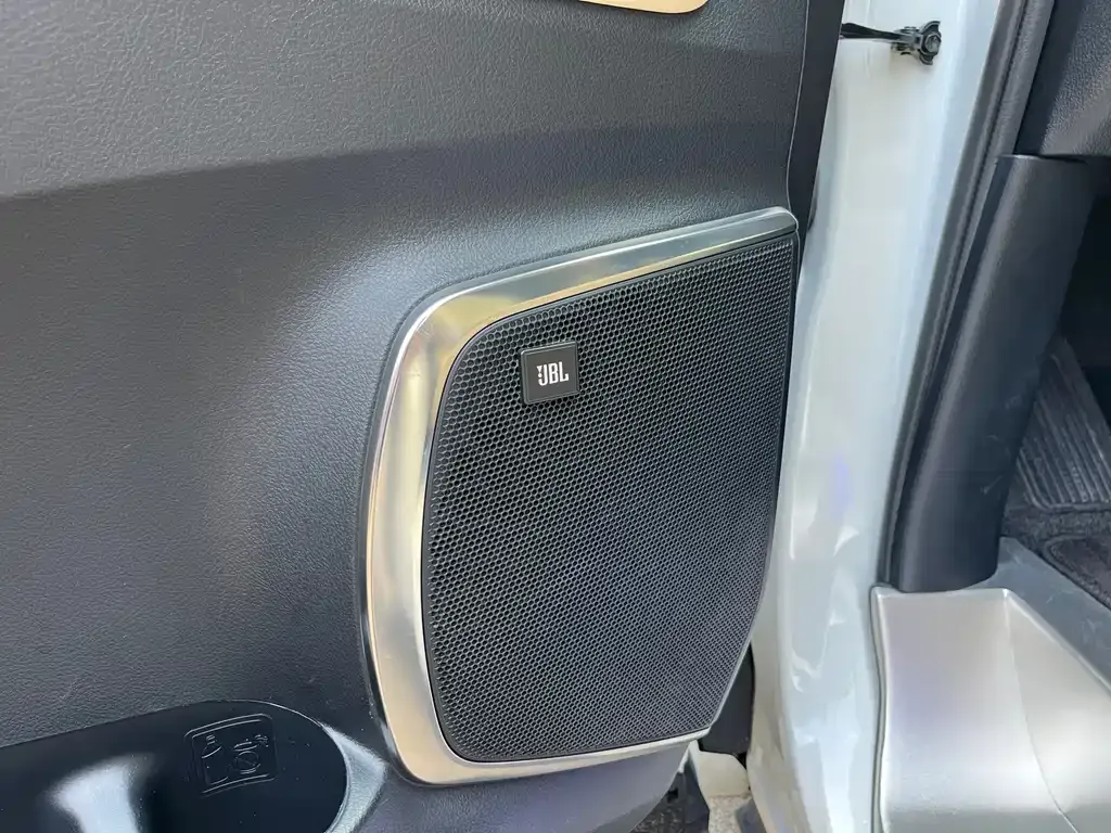 Toyota Vellfire — фото 8