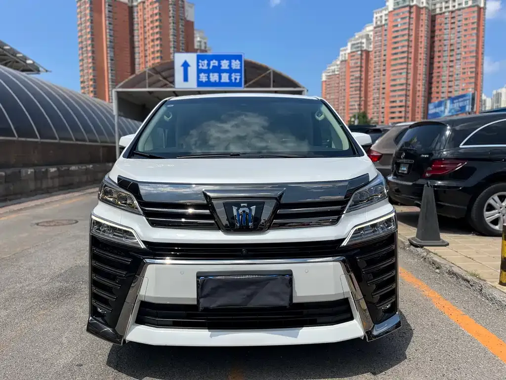 Toyota Vellfire — фото 10
