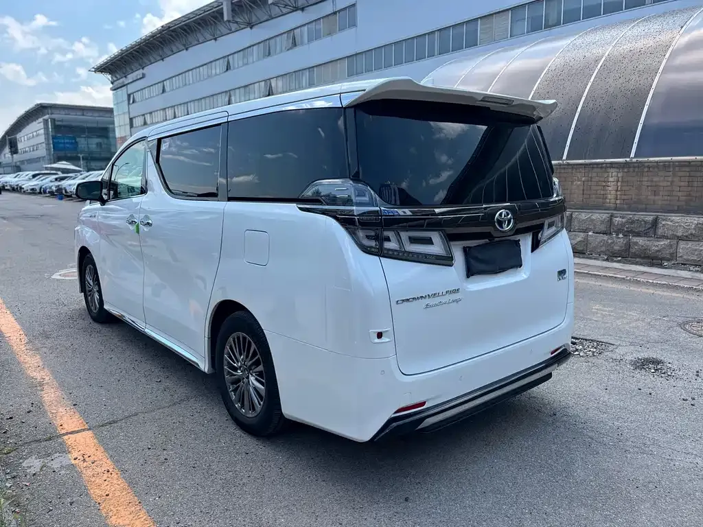 Toyota Vellfire — фото 5