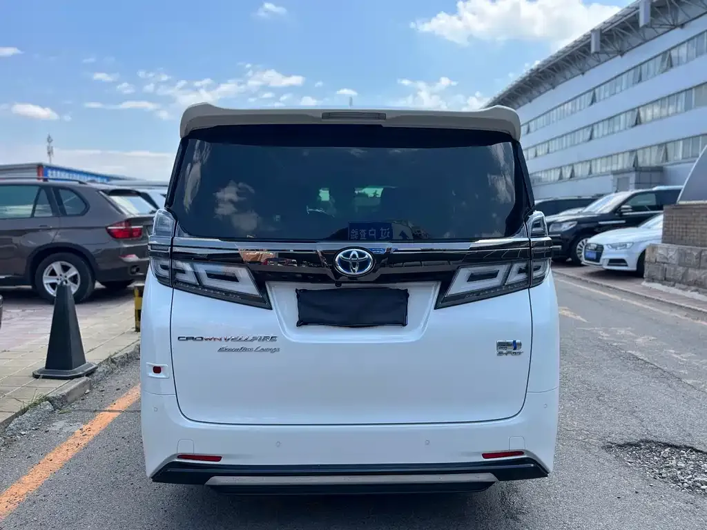 Toyota Vellfire — фото 2