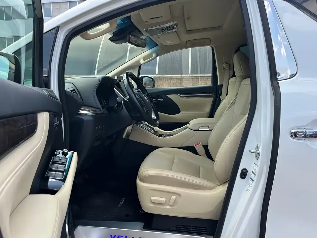 Toyota Vellfire — фото 6