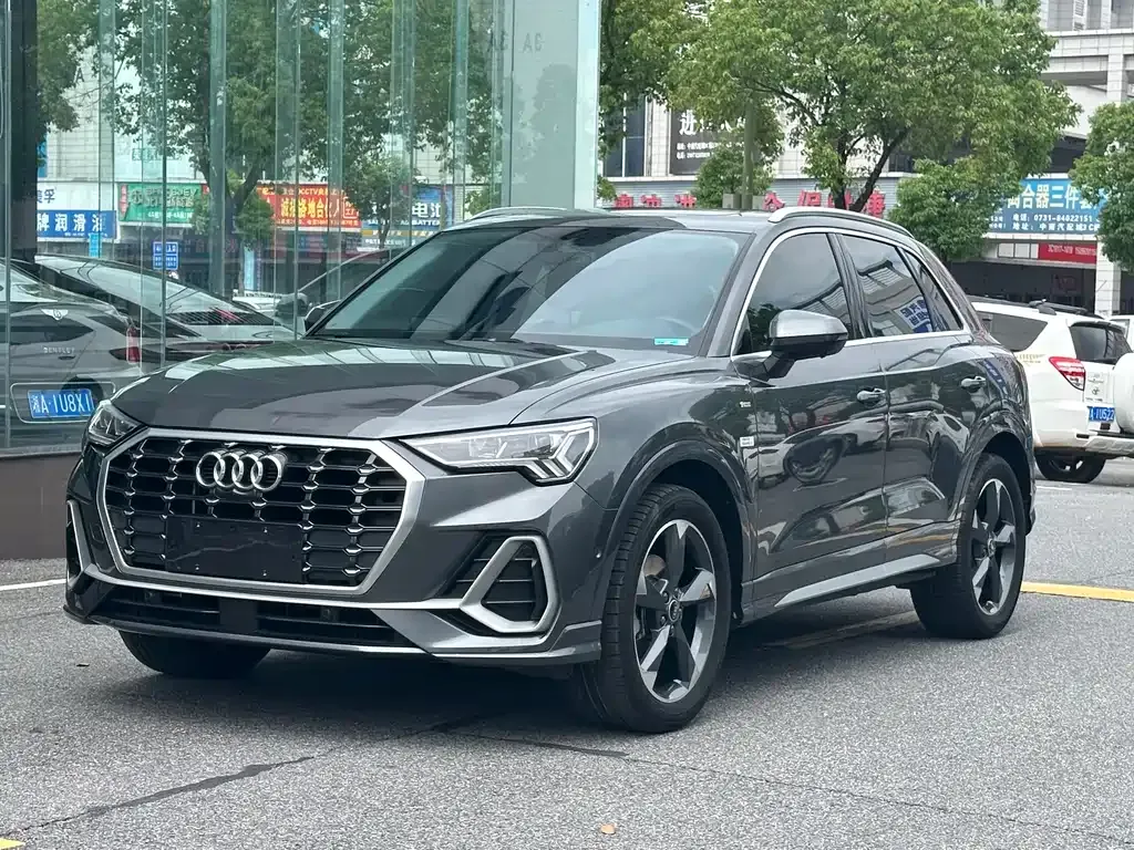 Audi Q3 — фото 1