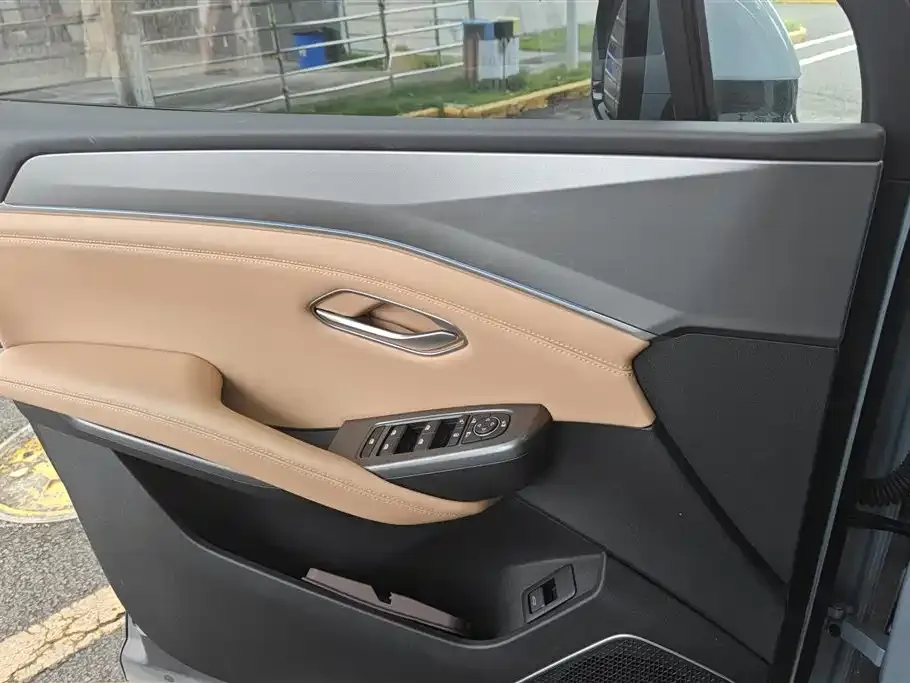 BYD L DM-i — фото 2