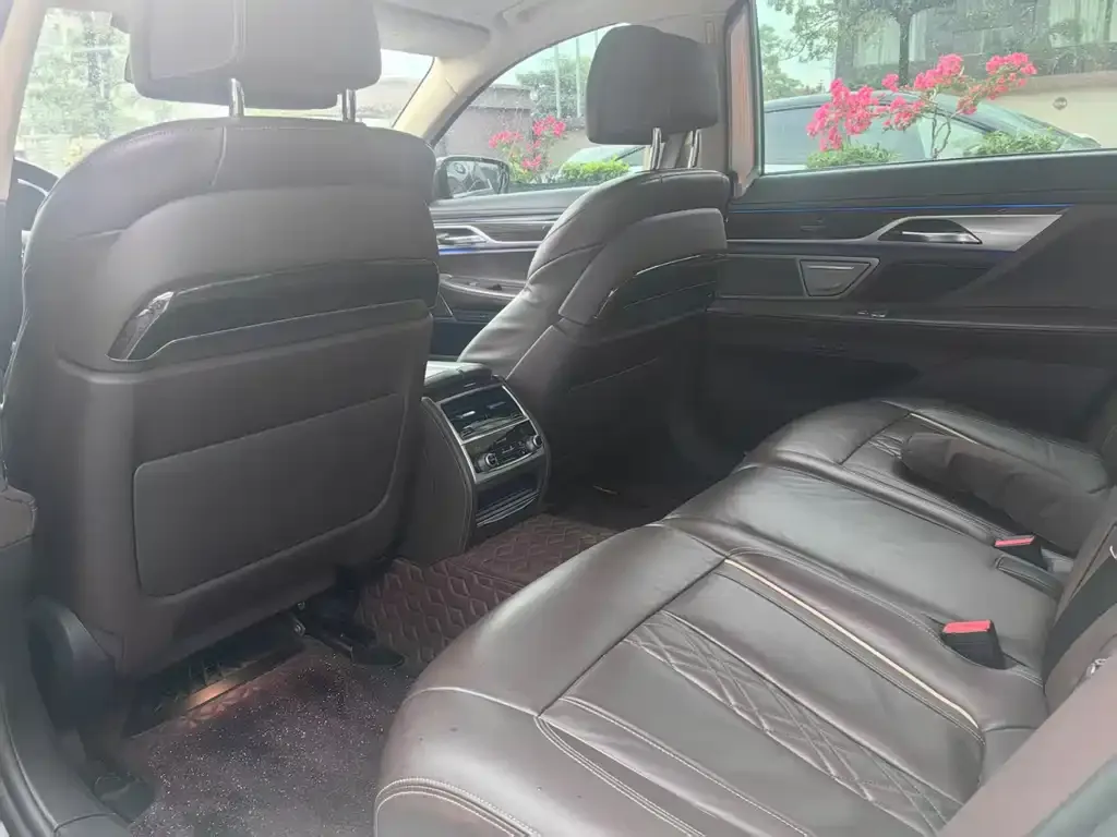 BMW 7 Series 2022 из CN, фото 9