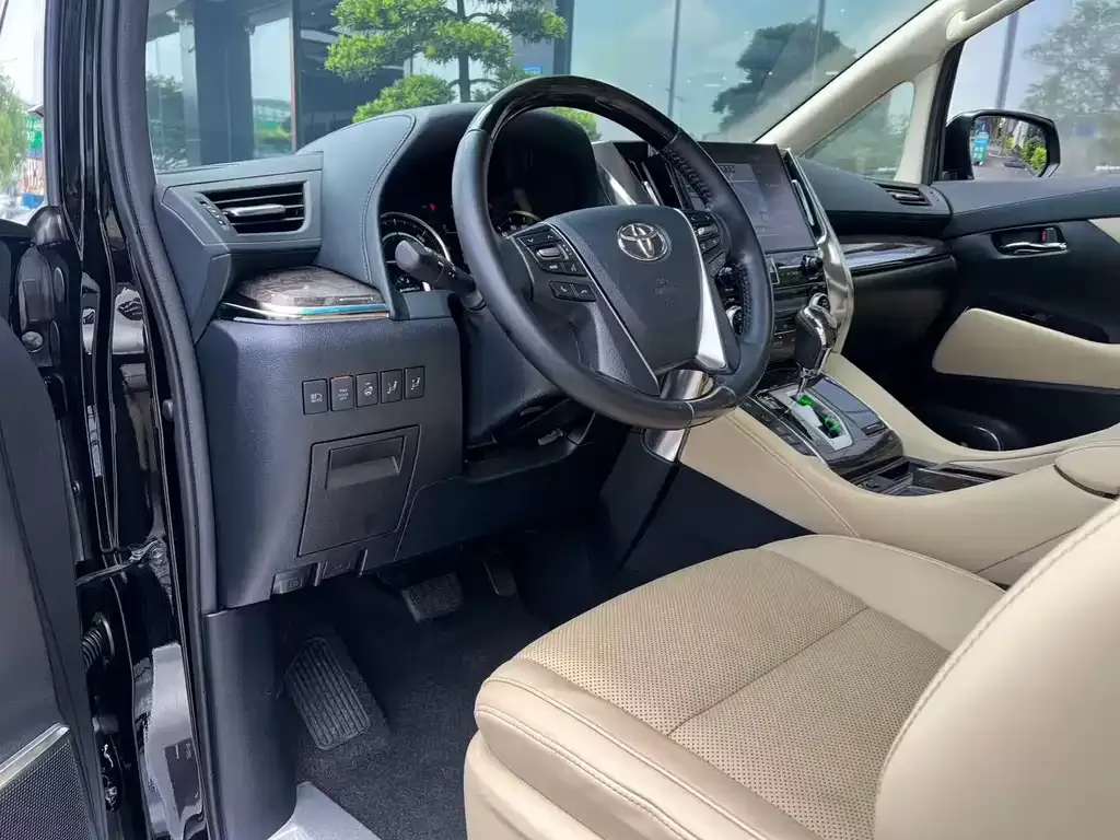 Toyota Alphard — фото 5