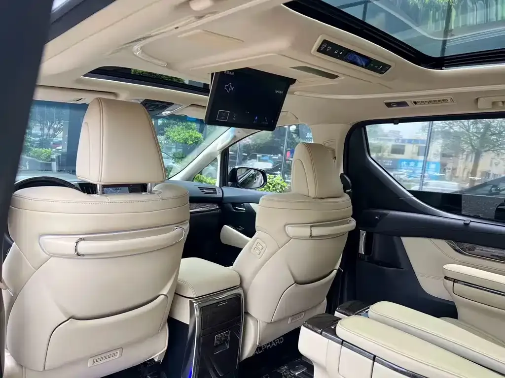 Toyota Alphard — фото 4