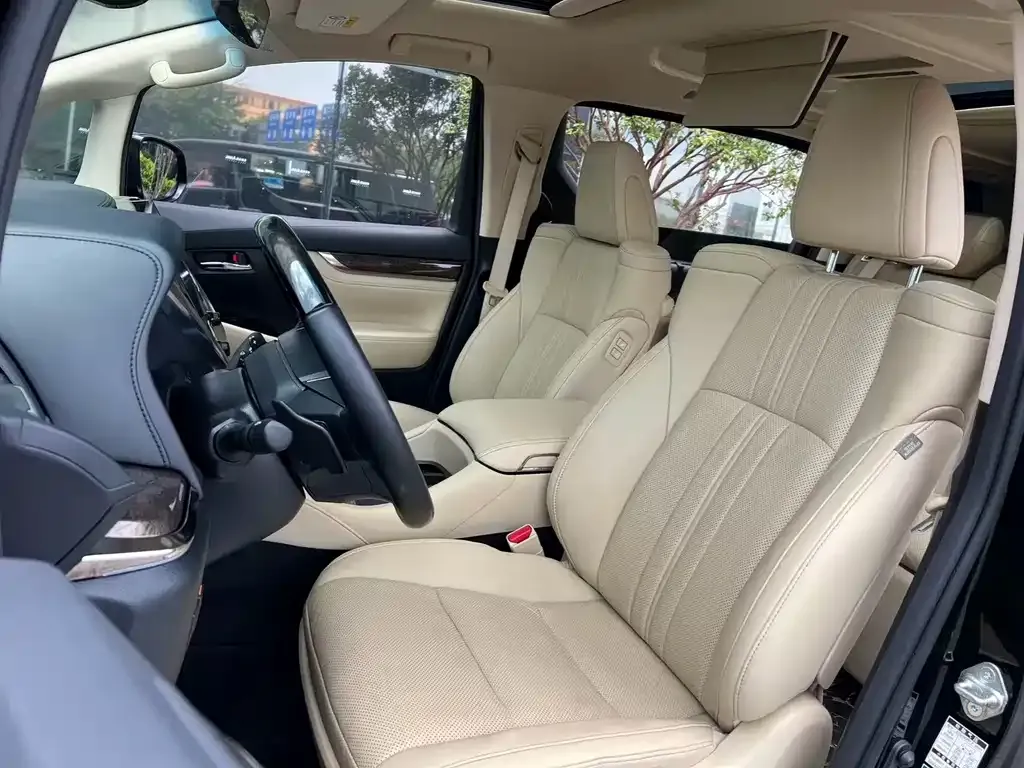Toyota Alphard — фото 7