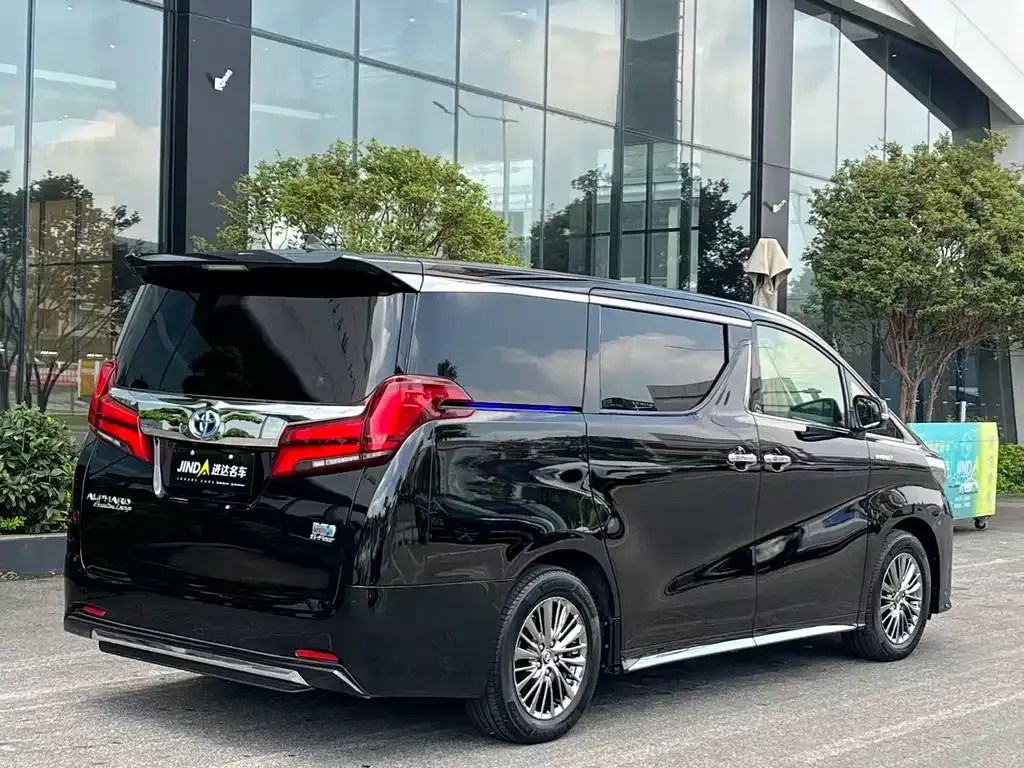 Toyota Alphard — фото 8