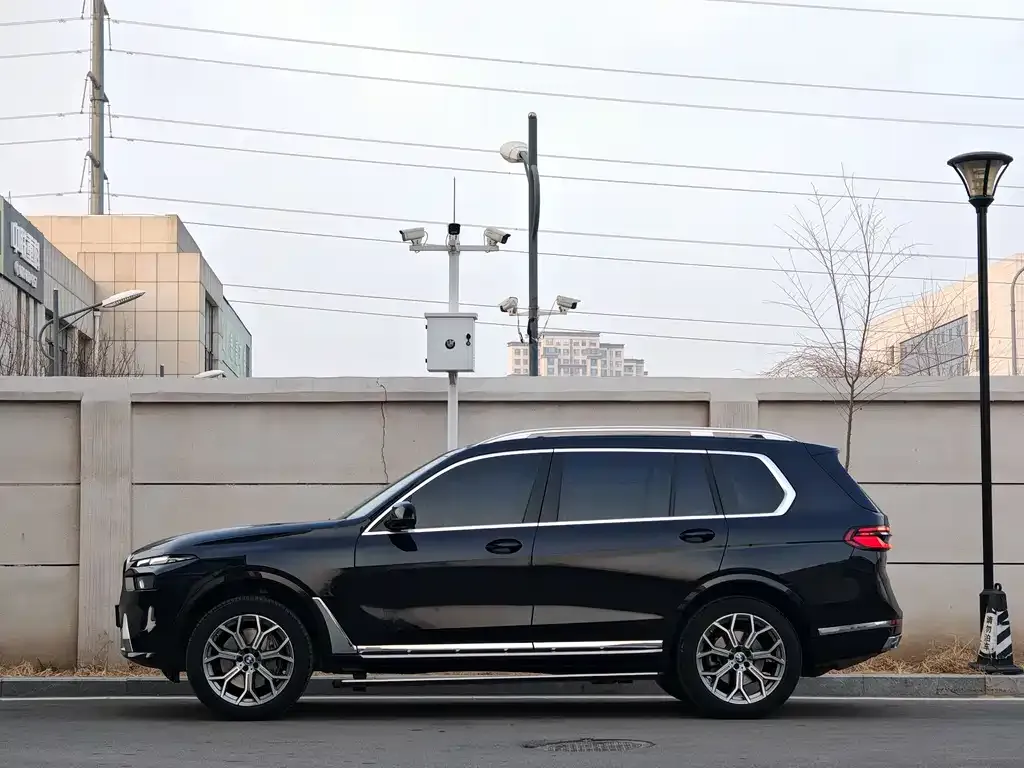 BMW X7 — фото 3