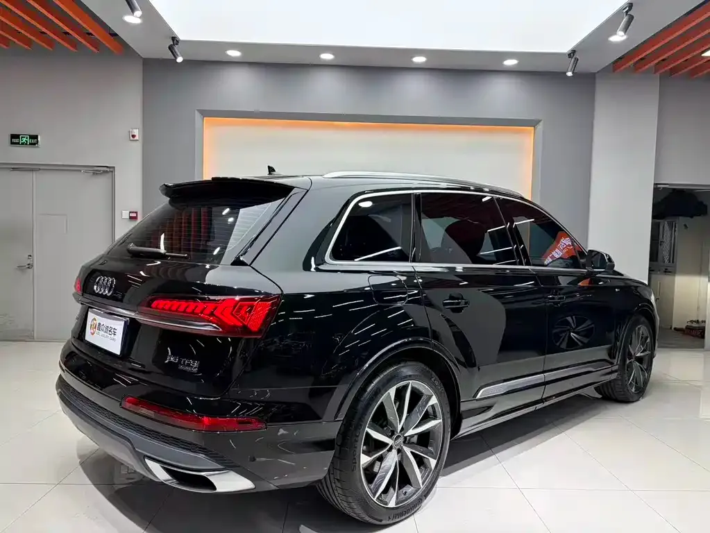 Audi Q7 — фото 6