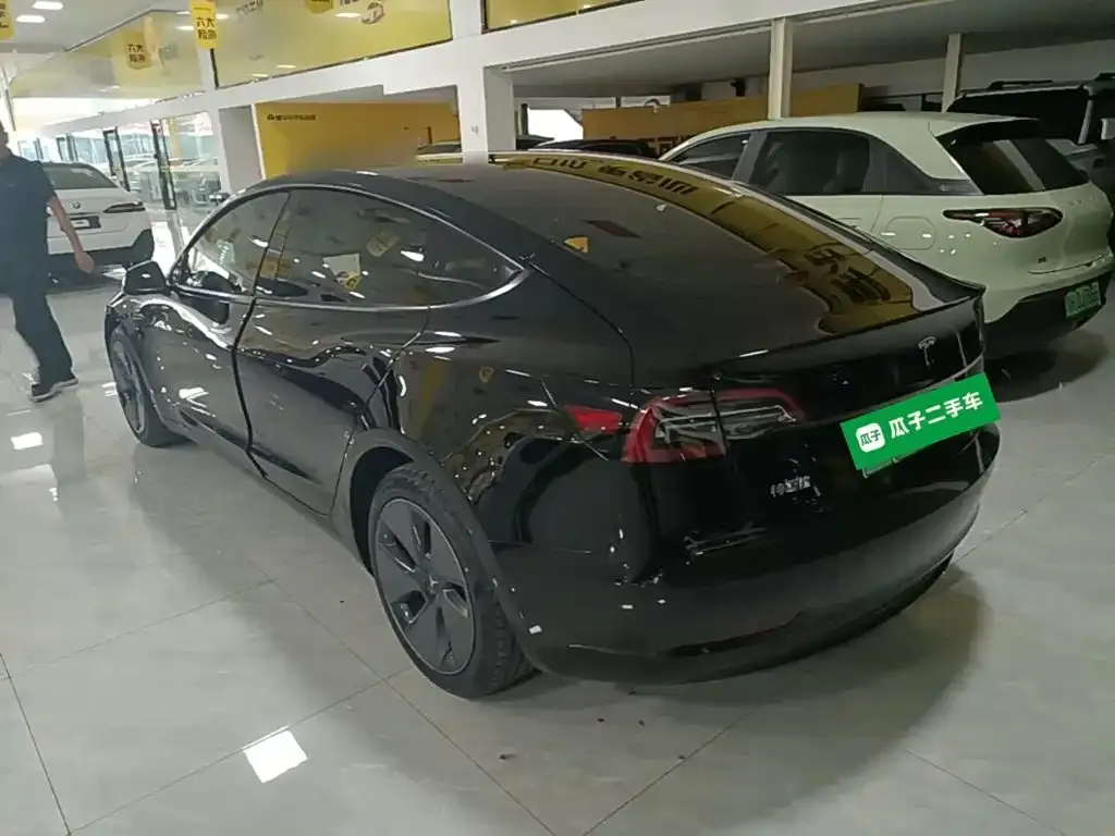 Tesla Model 3 — фото 10