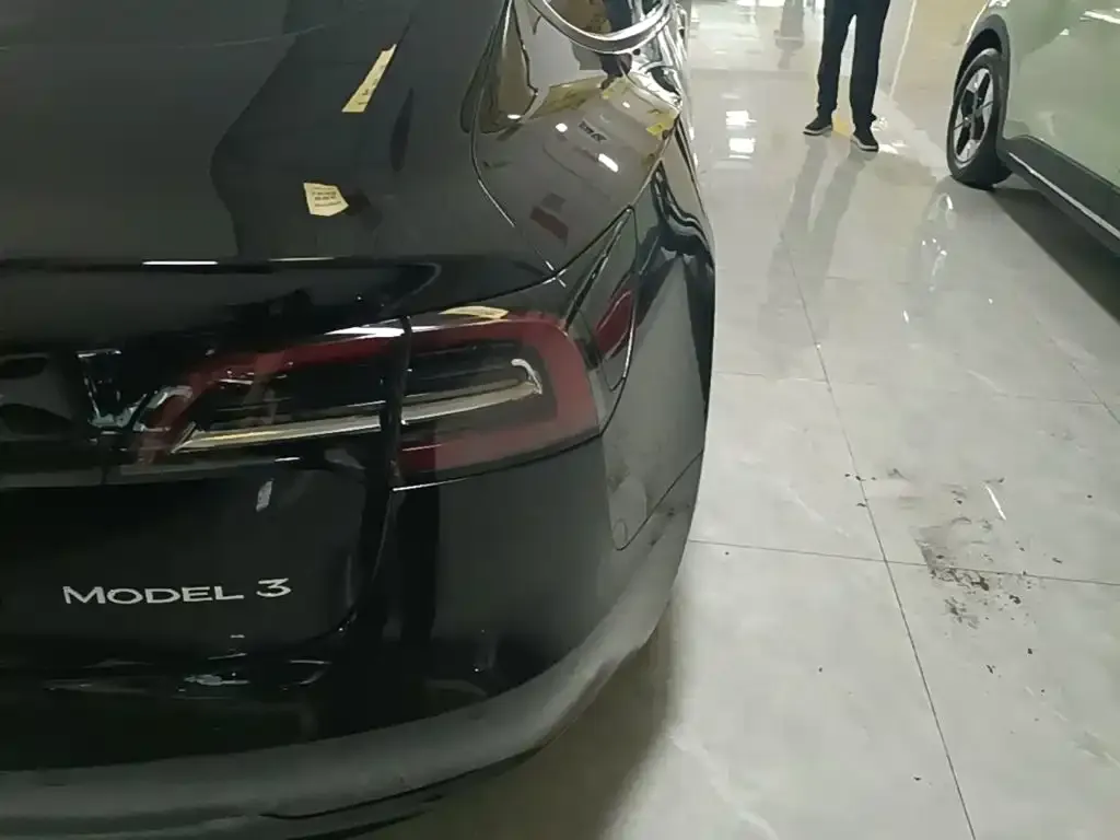 Tesla Model 3 — фото 4