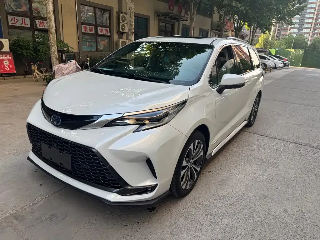 Toyota Granvia — фото 1