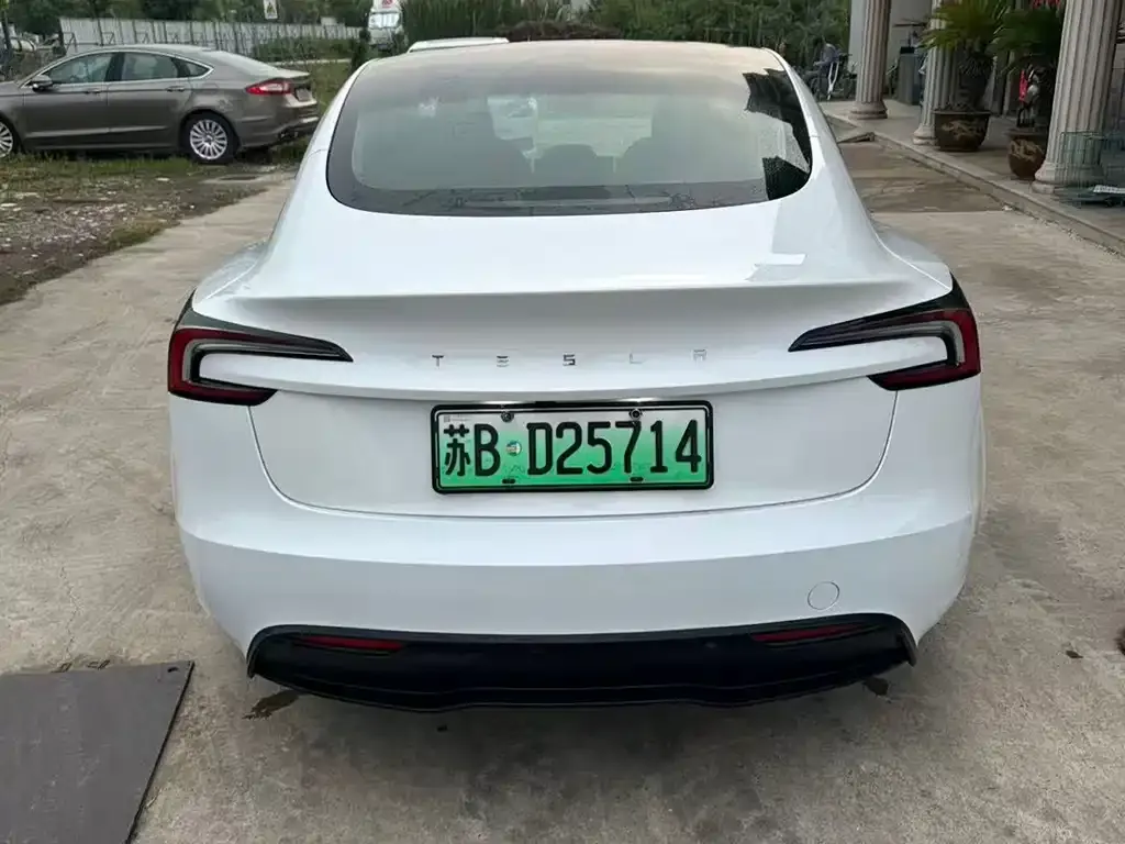 Tesla Model 3 — фото 5