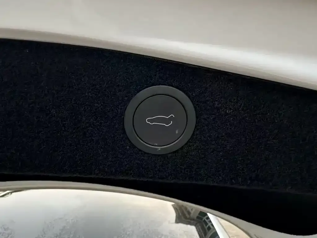 Tesla Model 3 — фото 7