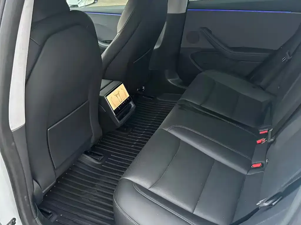 Tesla Model 3 — фото 3