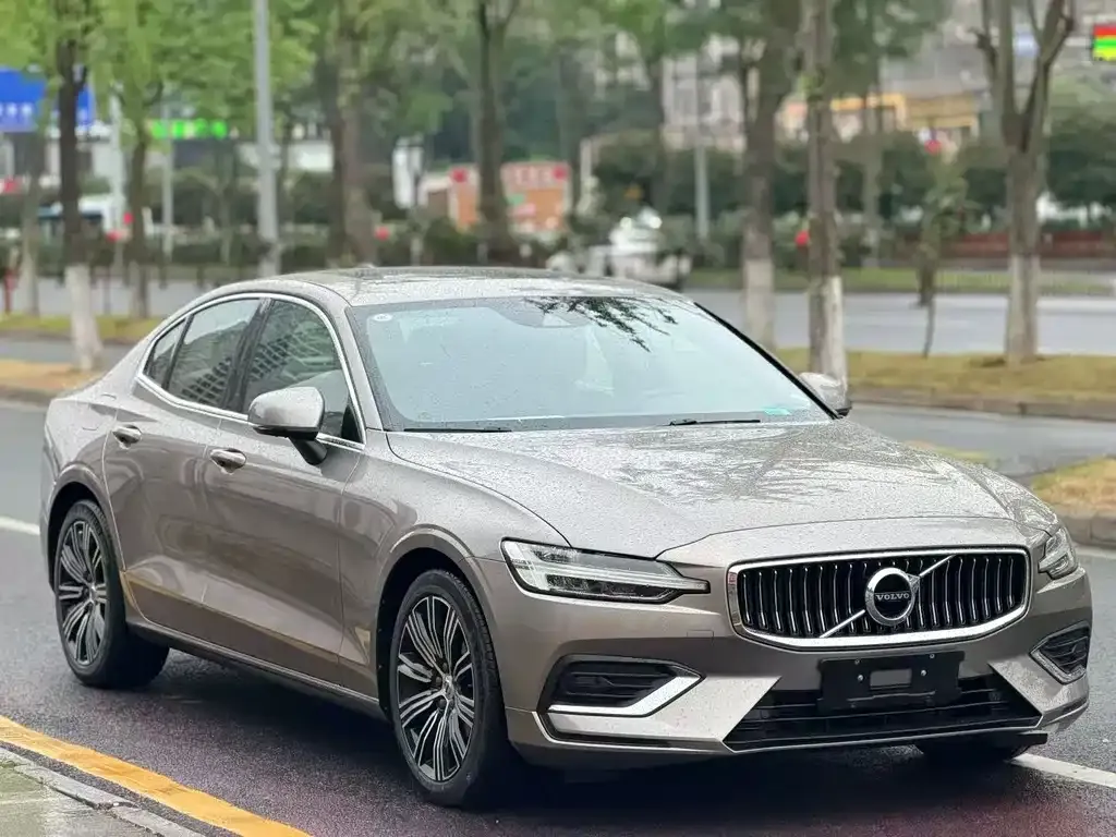 Volvo S60 — фото 9
