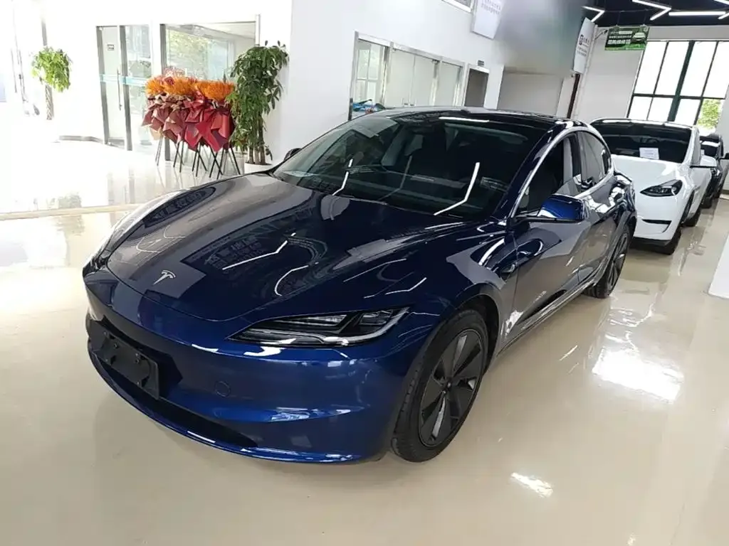 Tesla Model 3 — фото 1