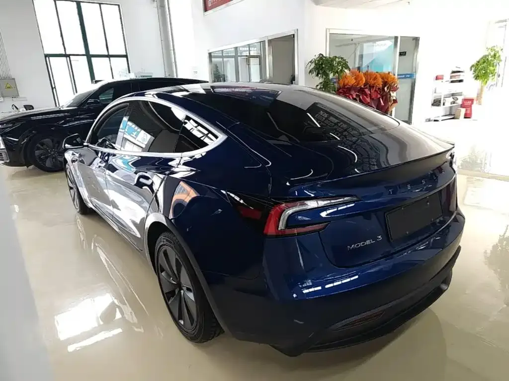 Tesla Model 3 — фото 8