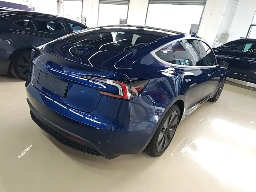 Tesla Model 3 — фото 3