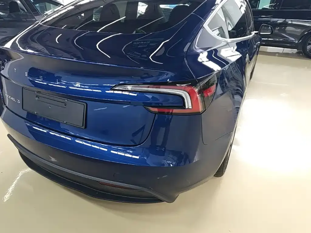 Tesla Model 3 — фото 4