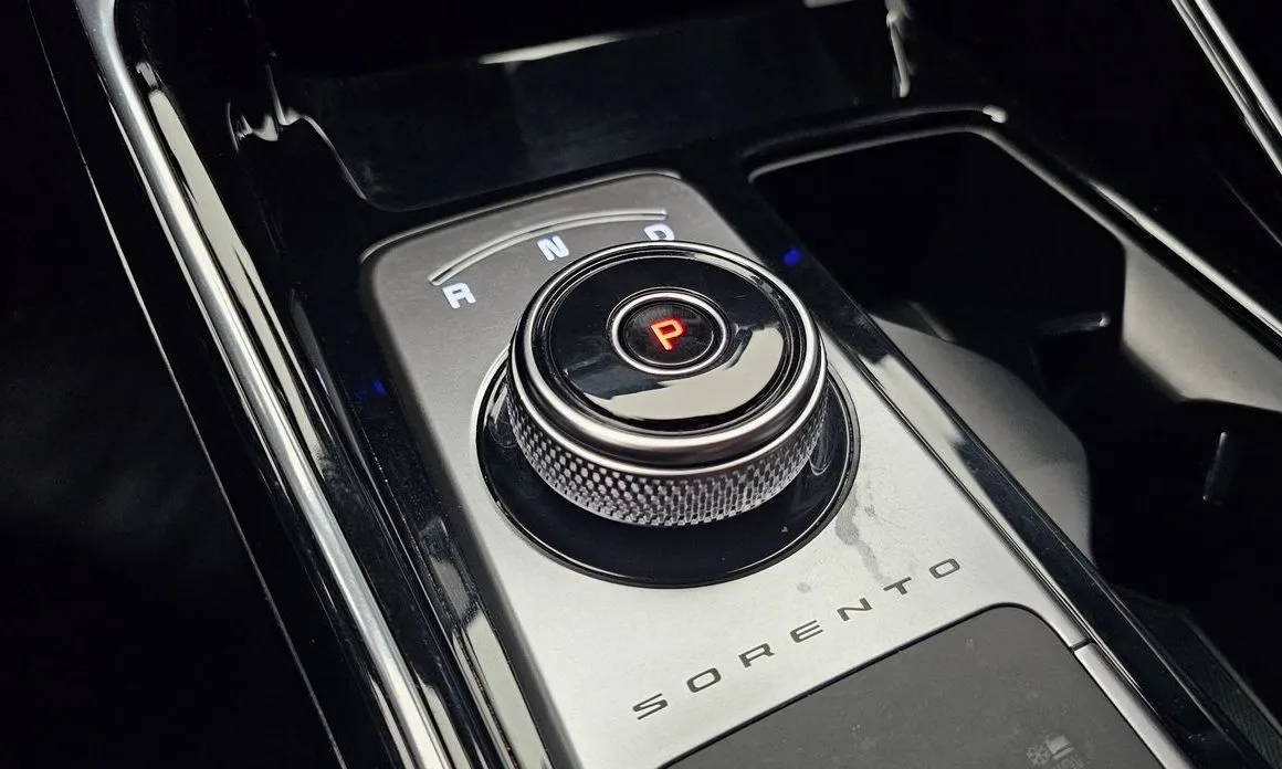 Kia Sorento — фото 10
