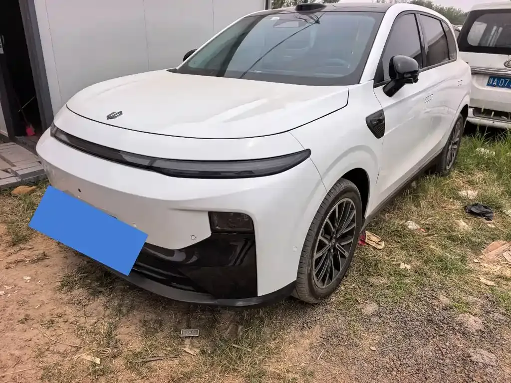 Leapmotor B10